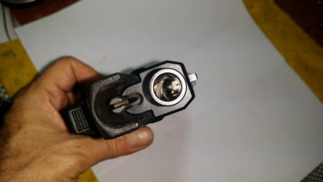 VENDIDA.Hola, vendo HK  USP COMPACT , calibre 40 SW.  Dos o o tres cajas disparadas.PRECIO 400 € .Guiada 10