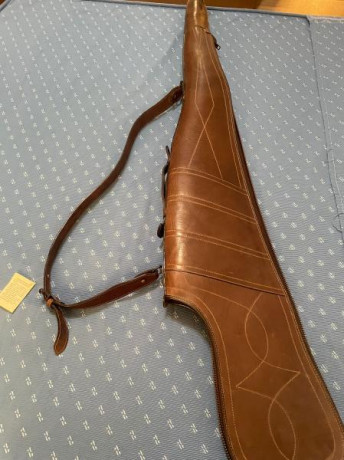 Se vende sin estrenar esta funda de CUERO para rifle con visor comprada en Alvarez en Noviembre de 2021. 02