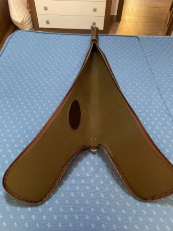 Se vende sin estrenar esta funda de CUERO para rifle con visor comprada en Alvarez en Noviembre de 2021. 01
