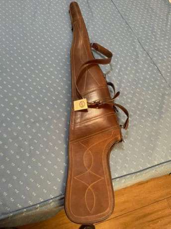 Se vende sin estrenar esta funda de CUERO para rifle con visor comprada en Alvarez en Noviembre de 2021. 00