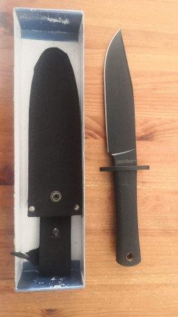 Se vende este magnífico cuchillo en estado impoluto acero sk5 carbono funda original y se entrega en su 00