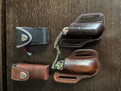 4 + 1 navajas Victorinox
1 Huntsman silvertech
1 Ranger greencamo
1 Tinker Deluxe desertcamo
1 Swisschamp 10