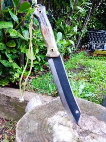 Se vende este cuchillo se la marca terava el modelo skrama pero con un magnífico mango en realizado en 01