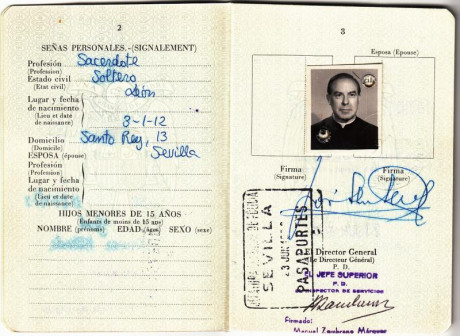  EN RECUERDO Y HOMENAJE A LOS QUE YA NO ESTÁN. 

Si pones en  GOOGLE    PASAPORTES EN LA MEMORIA   da 31