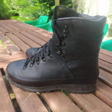 Vendo estas estupendas botas de la casa alemana MEINDL, el modelo Island MFS Profesional
Tienen un año 02