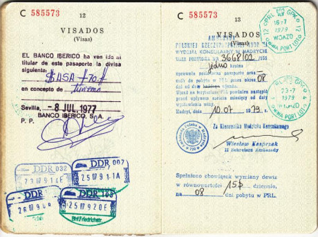  EN RECUERDO Y HOMENAJE A LOS QUE YA NO ESTÁN. 

Si pones en  GOOGLE    PASAPORTES EN LA MEMORIA   da 72