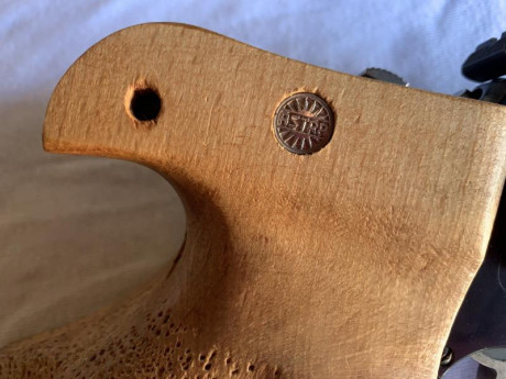 Buenas, ando buscando un revólver para fuego central de 6" clásico, SIN contrapeso bajo el cañón.

Astra 32