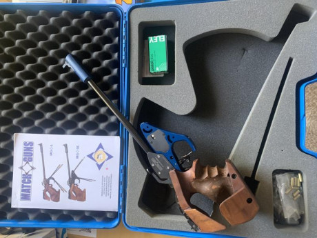 Se vende pistola libre Match Guns, modelo electrónico. Cacha M adaptada por Pablo de Ibergrips, ideal 00