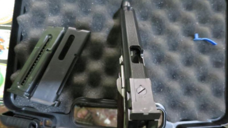 Para comprar un modelo superior, vendo esta Kimber bitono 1911 cal 22 LR, en perfecto estado, con su estuche, 10