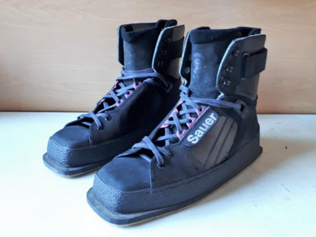  VENDIDAS 

Vendo botas de tiro marca Sauer, talla 41-42.
Las vendo porque no son de mi talla (calzo un 02