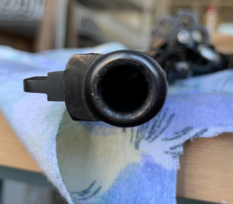 Buenas, ando buscando un revólver para fuego central de 6" clásico, SIN contrapeso bajo el cañón.

Astra 61