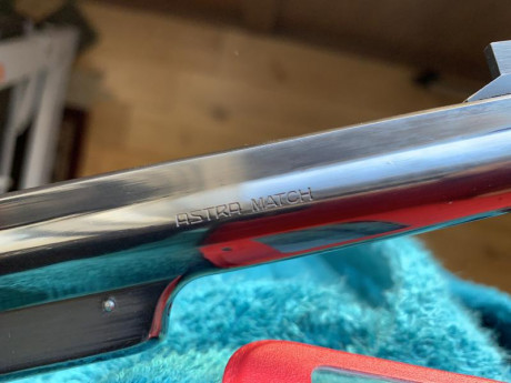 Buenas, ando buscando un revólver para fuego central de 6" clásico, SIN contrapeso bajo el cañón.

Astra 60