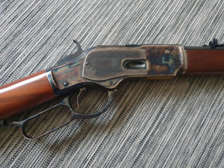 Vendo rifle Uberti 1873 sporting, calibre 45 long colt. 24 1/4" largo cañón. Nuevo, comprado hace 21