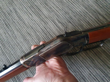 Vendo rifle Uberti 1873 sporting, calibre 45 long colt. 24 1/4" largo cañón. Nuevo, comprado hace 20