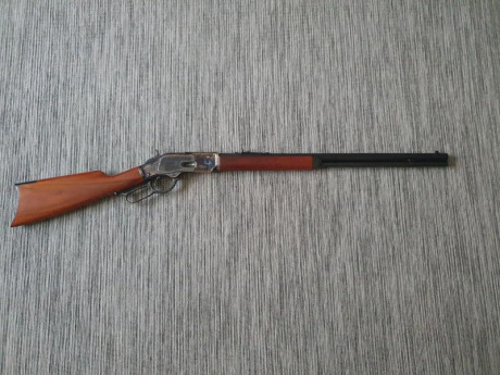 Vendo rifle Uberti 1873 sporting, calibre 45 long colt. 24 1/4" largo cañón. Nuevo, comprado hace 30