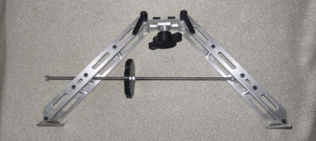 Bipode para rifle, completamente de aluminio muy robusto, regulable en altura e inclinación sujeción al 02