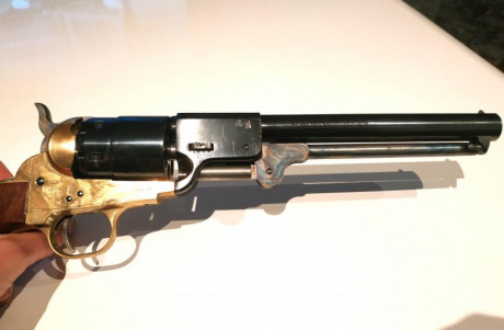 Se vende revolver colt avancarga calibre .44 de f. pietta
Guiado en AE
Pido 200 euros. + Envio 01