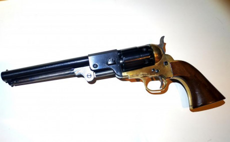 Se vende revolver colt avancarga calibre .44 de f. pietta
Guiado en AE
Pido 200 euros. + Envio 00