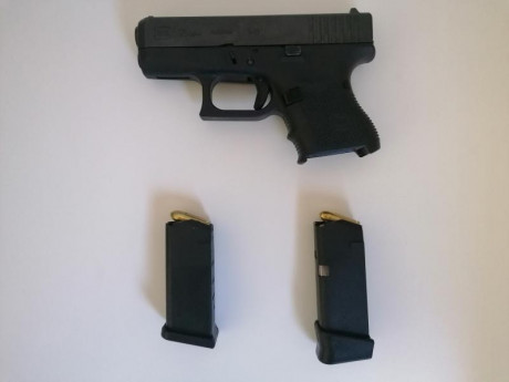 Vendo Glock 26 generación 4, como nueva, solo se ha utilizado una vez, se limpió y al maletín. Viene con 02