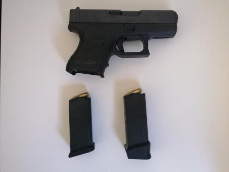 Vendo Glock 26 generación 4, como nueva, solo se ha utilizado una vez, se limpió y al maletín. Viene con 01