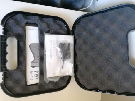 Vendo Glock 26 generación 4, como nueva, solo se ha utilizado una vez, se limpió y al maletín. Viene con 00