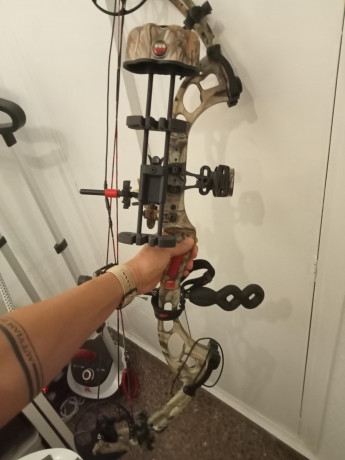 Vendo ARCO DE POLEAS marca   PSE   modelo   Drive LT   comprado en 2015 en "Arcoyluna" trae 02