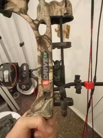 Vendo ARCO DE POLEAS marca   PSE   modelo   Drive LT   comprado en 2015 en "Arcoyluna" trae 00