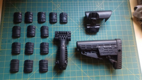 Hola a todos.

Vendo la culata de marca CAA y el bipode de marca FAB Defense que venía con el AR15 Schmeisser 02