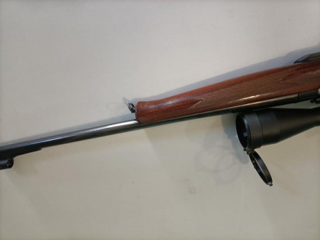 Muy rápido, ligero,corto y manejable.Tan solo ligeras marcas de uso en la madera. Incorpora monturas fijas 10