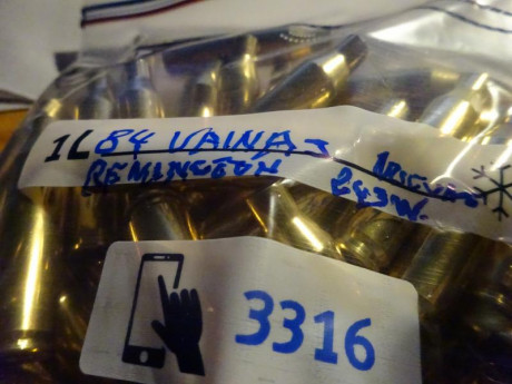 Hola.
Vendo 84 vainas Remington del calibre 243 Win. nuevas.
30 euros mas gastos de envío a cualquier 02