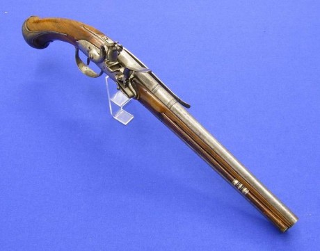 Voy a colocar unas fotos de un arma larga alemana de llave de mecha del siglo XVI. 42