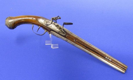 Voy a colocar unas fotos de un arma larga alemana de llave de mecha del siglo XVI. 41