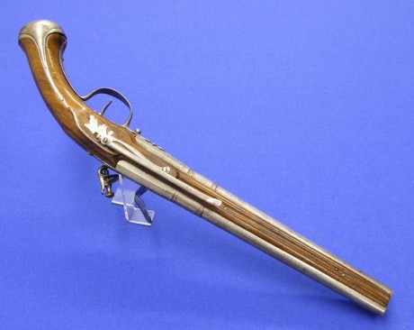 Voy a colocar unas fotos de un arma larga alemana de llave de mecha del siglo XVI. 52