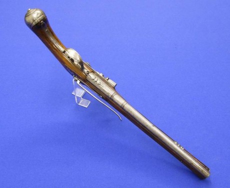 Voy a colocar unas fotos de un arma larga alemana de llave de mecha del siglo XVI. 51