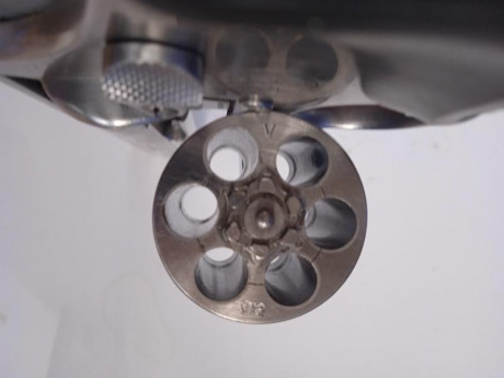 Vendo Revolver S W 686 de 6 pulgadas.
500 Euros con envío incluido a la península.
Se encuentra en Sevilla.
Un 01