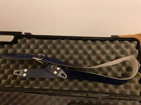 Les ofrezco este tope de mano inclinable con freno independiente y su anclaje de correa. Carril 11 mm.
Salu2 50