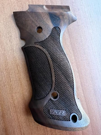 Vendo cachas Nill The Master Rhomlas para Smith Wesson 952. Nuevas, solo probadas. En mi opinión las mejores 12