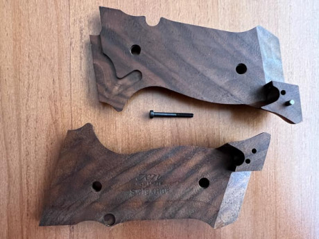 Vendo cachas Nill The Master Rhomlas para Smith Wesson 952. Nuevas, solo probadas. En mi opinión las mejores 10