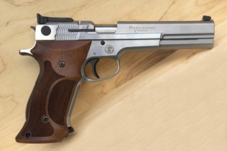 Vendo cachas Nill The Master Rhomlas para Smith Wesson 952. Nuevas, solo probadas. En mi opinión las mejores 20