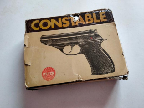 Hola , 
voy a poner varias cajas de mi coleccion a la venta 

la primera de Astra Constable , en corcho 00