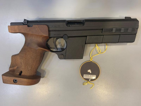 Vendo pistola HAMMERLI 280 del calibre 22 LR, en estado de REESTRENO.
El arma no se ha usado casi nada.
Se 02