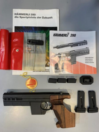 Vendo pistola HAMMERLI 280 del calibre 22 LR, en estado de REESTRENO.
El arma no se ha usado casi nada.
Se 01
