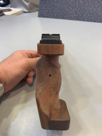 Vendo pistola HAMMERLI 280 del calibre 22 LR, en estado de REESTRENO.
El arma no se ha usado casi nada.
Se 11