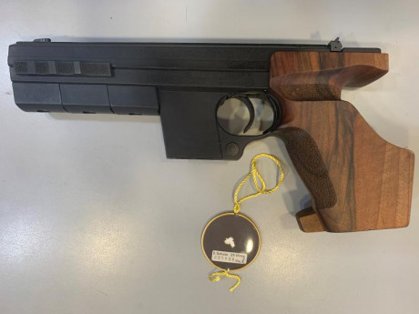 Vendo pistola HAMMERLI 280 del calibre 22 LR, en estado de REESTRENO.
El arma no se ha usado casi nada.
Se 10