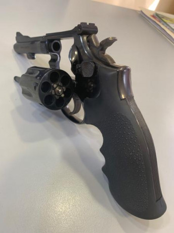 Vendo Revolver clásico Smith & Wesson K-38 o tambien denominado Modelo 15-4

El estado del arma es 02