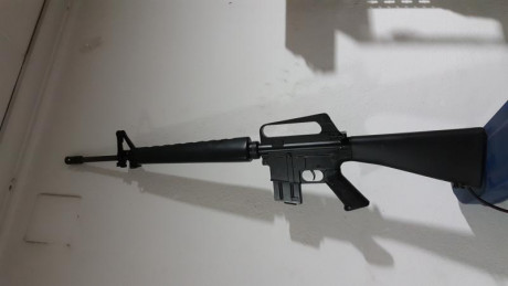 Buenas tardes vendo carabina  ADLER - AR15 Cal.22 en perfecto estado la compré por capricho y no he tirado 00