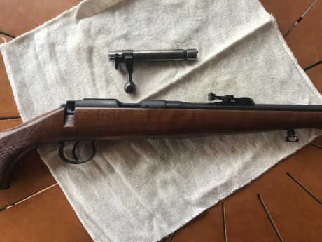 Hola, pongo a la venta esta carabina Cz 452 calibre 22 muy bien conservada.

Tiene una gran precisión. 02