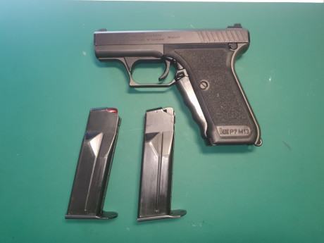 Vendo pistola HK modelo P7-M13 calibre 9mm PARABELLUM. Es el modelo con cargadores de alta capacidad (13 00