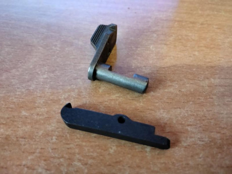 Hola, pongo a la venta dos piezas nuevas a estrenar de la Star PD 45 

una extractora y una aleta del 01