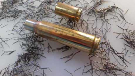Buenos dias,

Tengo un tumbler magnético y cuando lo uso con vainas del .308 a la hora de sacarlas y enjuagarlas 20
